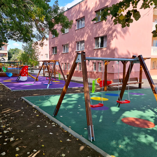 Зони за игра с ударопоглъщаща настилка от EPDM гранули полиуретанов биндер